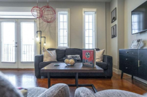 Corner KING - KING size beds Close to Vandy & Broadway
